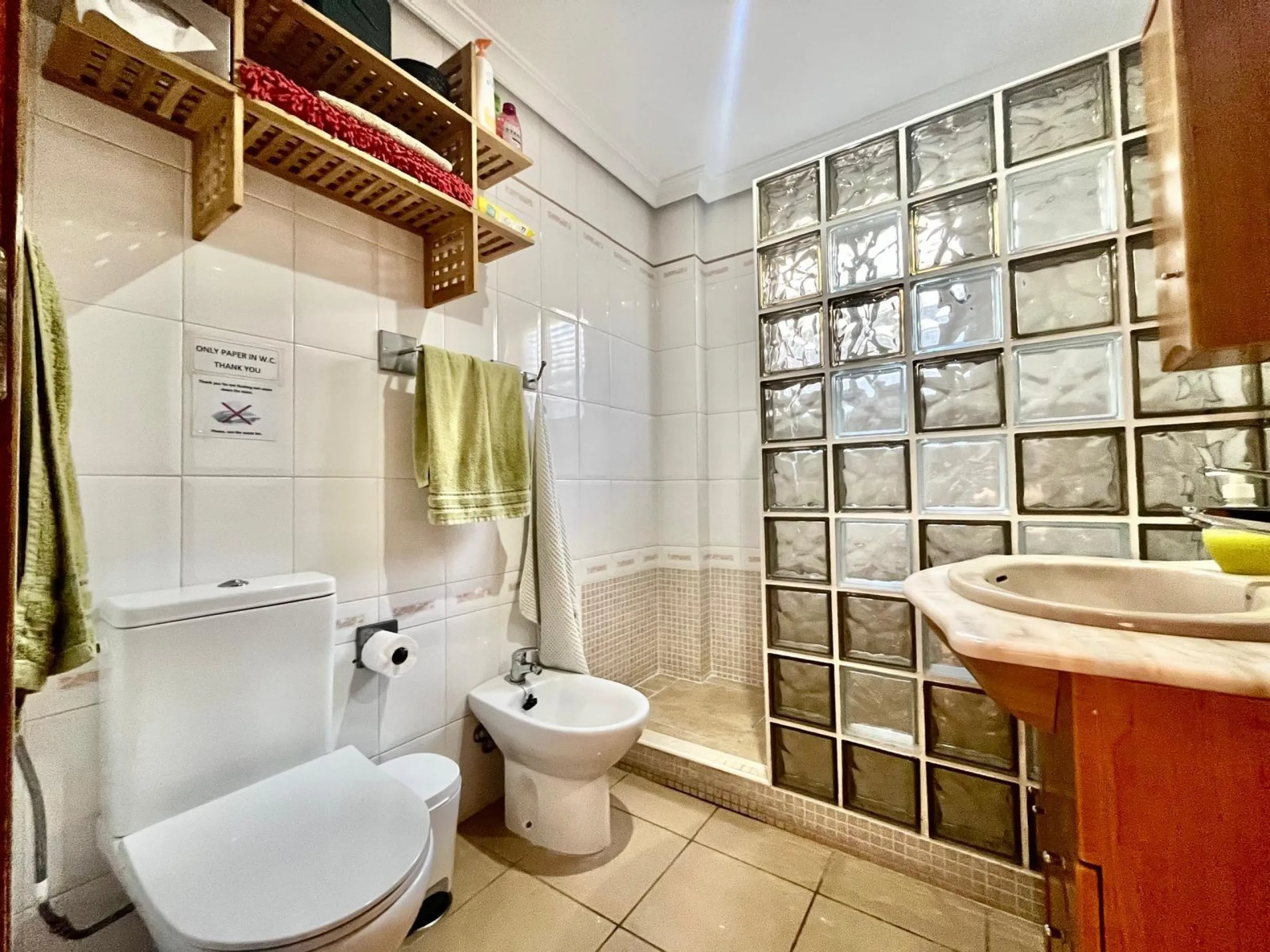 VILLA DE LUJO CON 780 M2 DE PARCELA Y A 100 METROS DE PLAYA LA MATA. 4 DORM. 4 BAÑOS. 291 M2 DE CASA.
