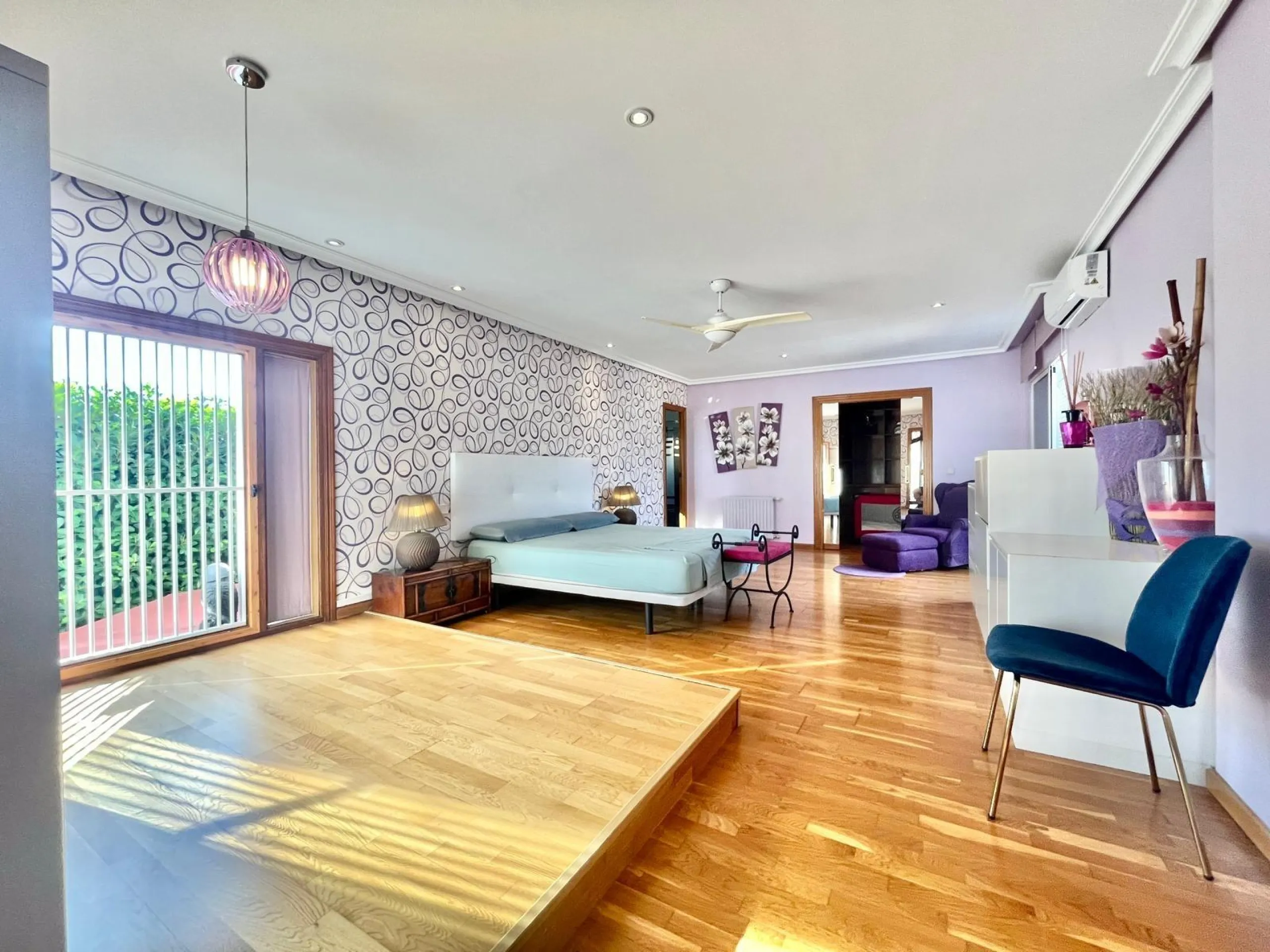 VILLA DE LUJO CON 780 M2 DE PARCELA Y A 100 METROS DE PLAYA LA MATA. 4 DORM. 4 BAÑOS. 291 M2 DE CASA.