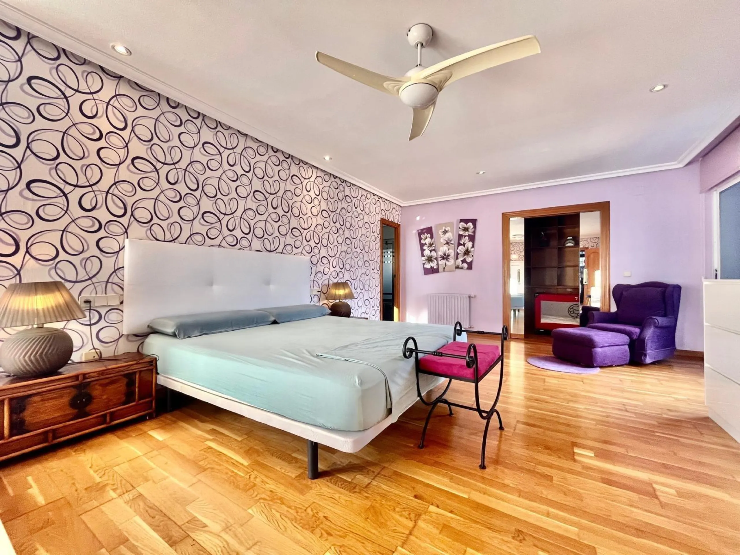 VILLA DE LUJO CON 780 M2 DE PARCELA Y A 100 METROS DE PLAYA LA MATA. 4 DORM. 4 BAÑOS. 291 M2 DE CASA.