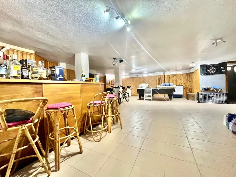 VILLA DE LUJO CON 780 M2 DE PARCELA Y A 100 METROS DE PLAYA LA MATA. 4 DORM. 4 BAÑOS. 291 M2 DE CASA.