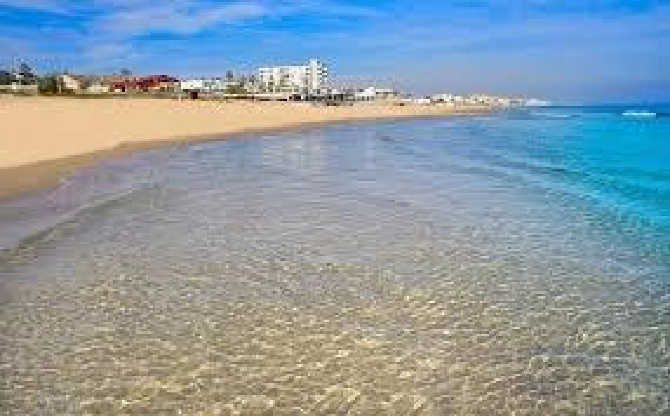 VILLA DE LUJO CON 780 M2 DE PARCELA Y A 100 METROS DE PLAYA LA MATA. 4 DORM. 4 BAÑOS. 291 M2 DE CASA.