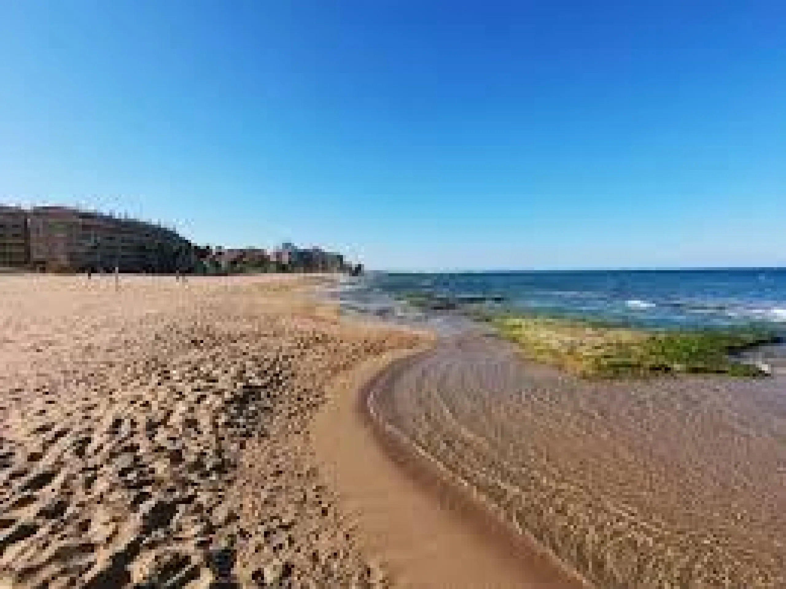 VILLA DE LUJO CON 780 M2 DE PARCELA Y A 100 METROS DE PLAYA LA MATA. 4 DORM. 4 BAÑOS. 291 M2 DE CASA.