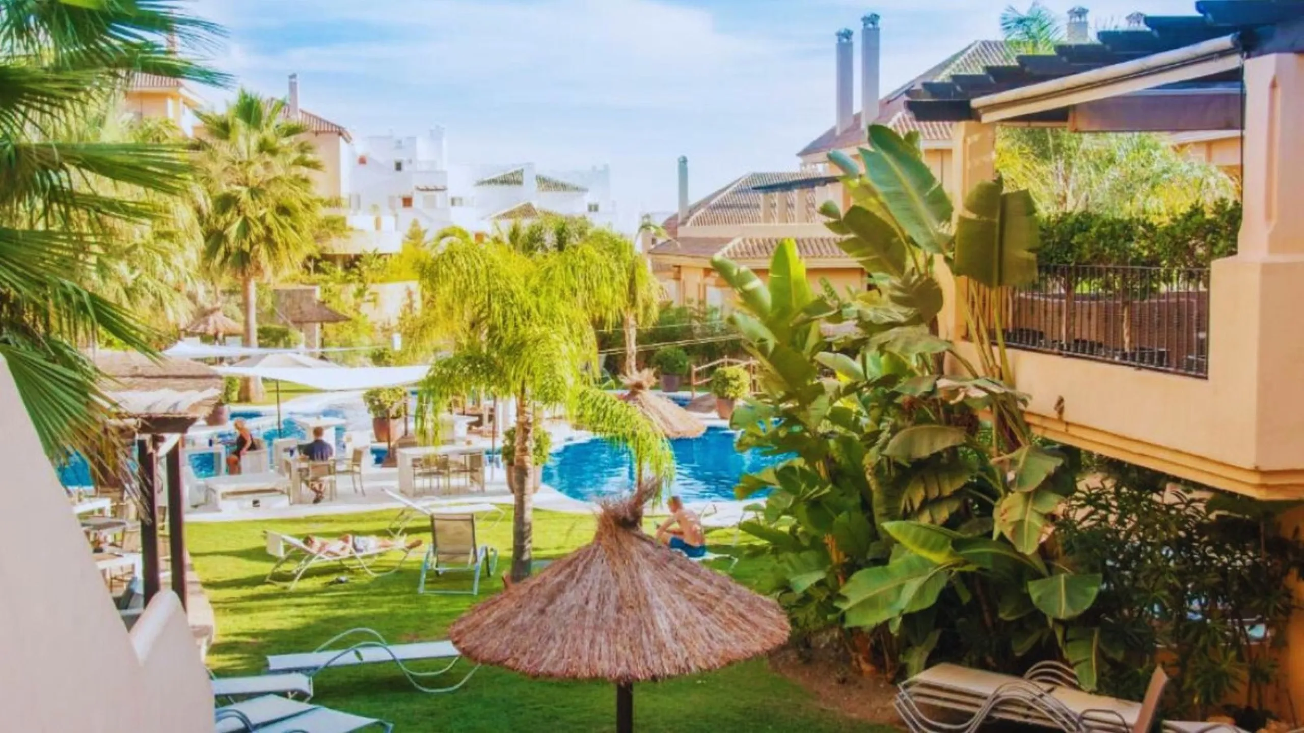 Exklusive renovierte Wohnung mit zwei Schlafzimmern in einer renommierten Hotelanlage in Nueva Andalucía, Marbella