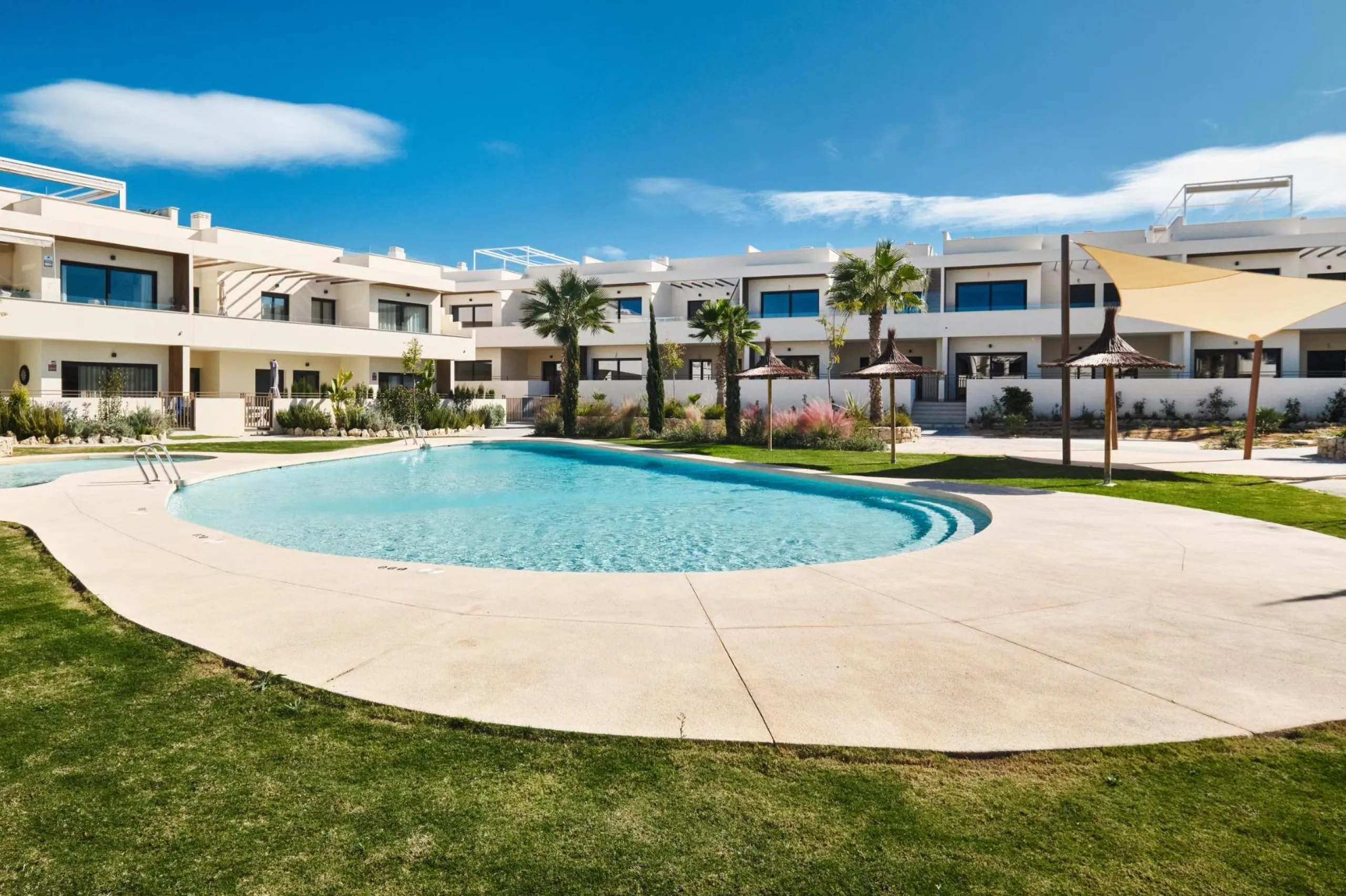 ¡Descubre tu paraíso en La Veleta, Torrevieja! 🌊🏡