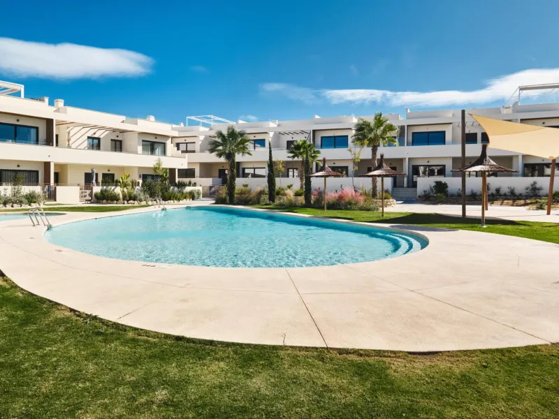 Discover your paradise in La Veleta, Torrevieja! 🌊🏡