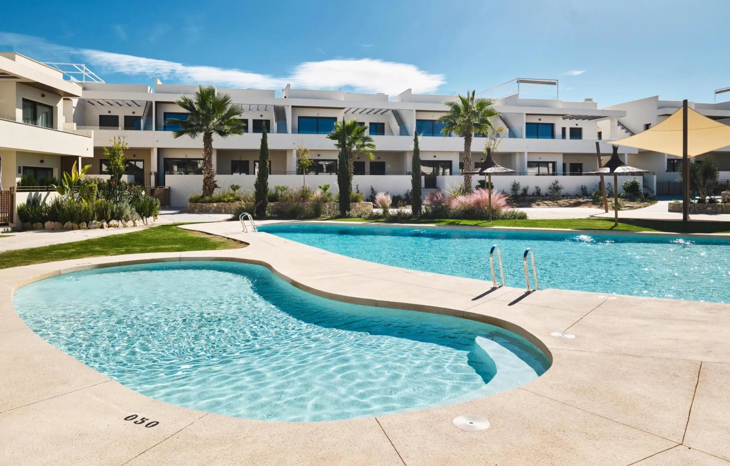 ¡Descubre tu paraíso en La Veleta, Torrevieja! 🌊🏡