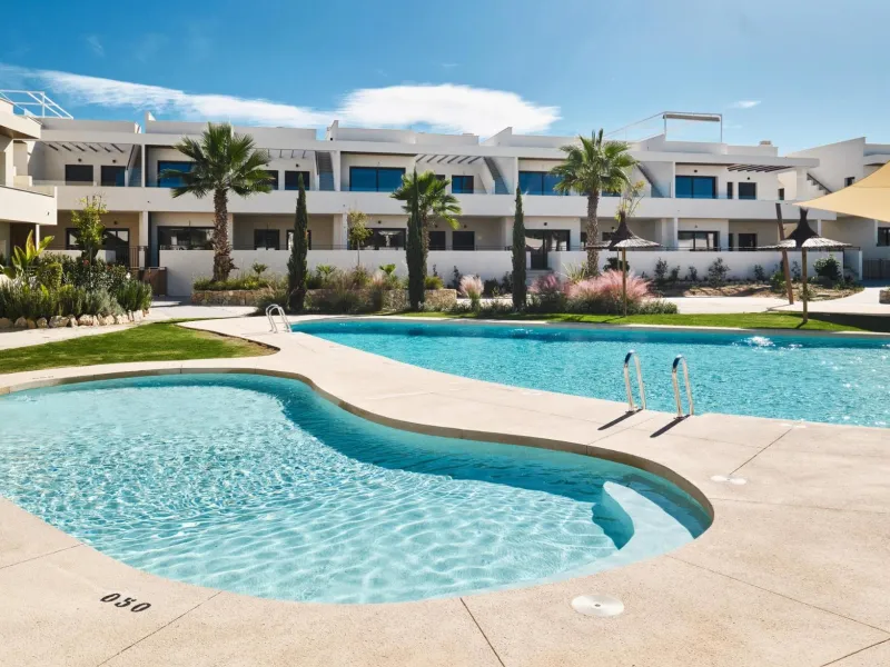 ¡Descubre tu paraíso en La Veleta, Torrevieja! 🌊🏡