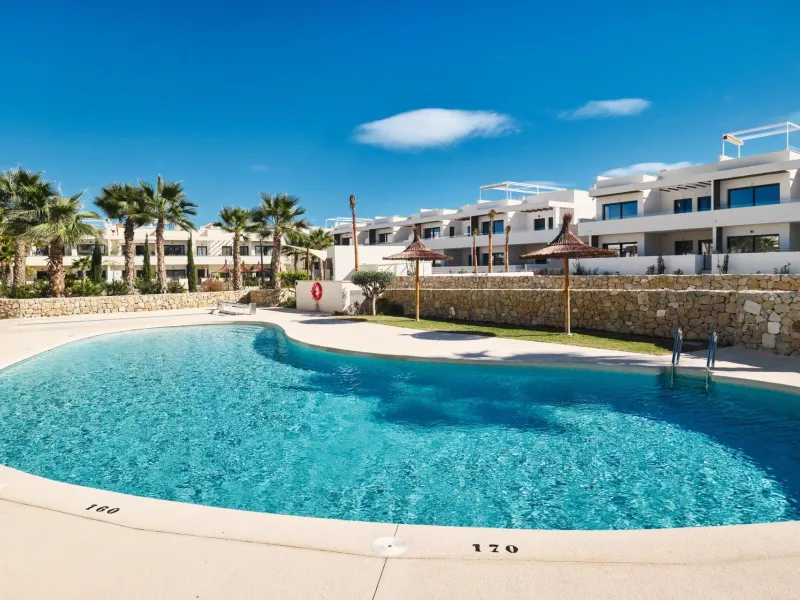 ¡Descubre tu paraíso en La Veleta, Torrevieja! 🌊🏡