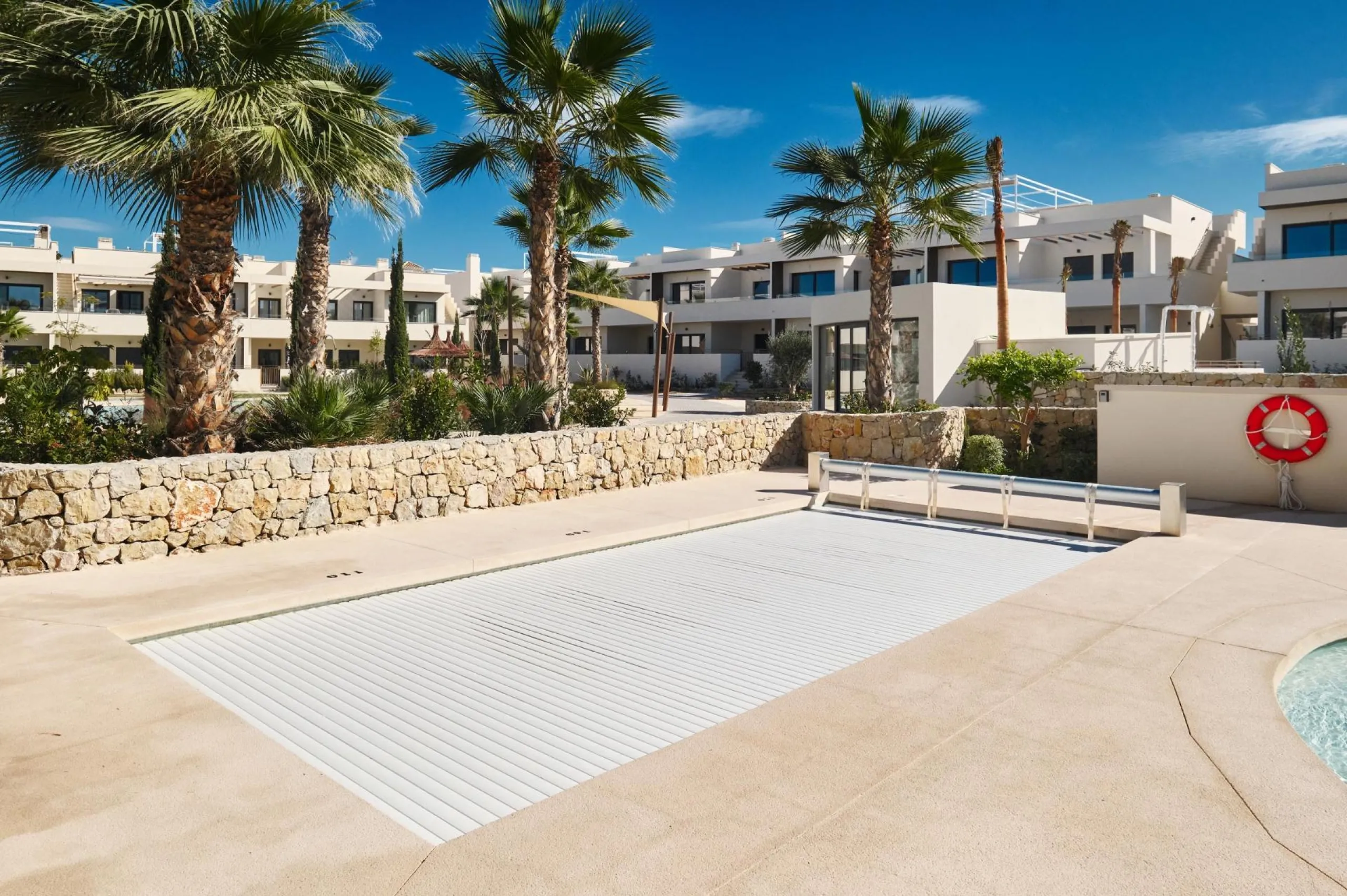 ¡Descubre tu paraíso en La Veleta, Torrevieja! 🌊🏡