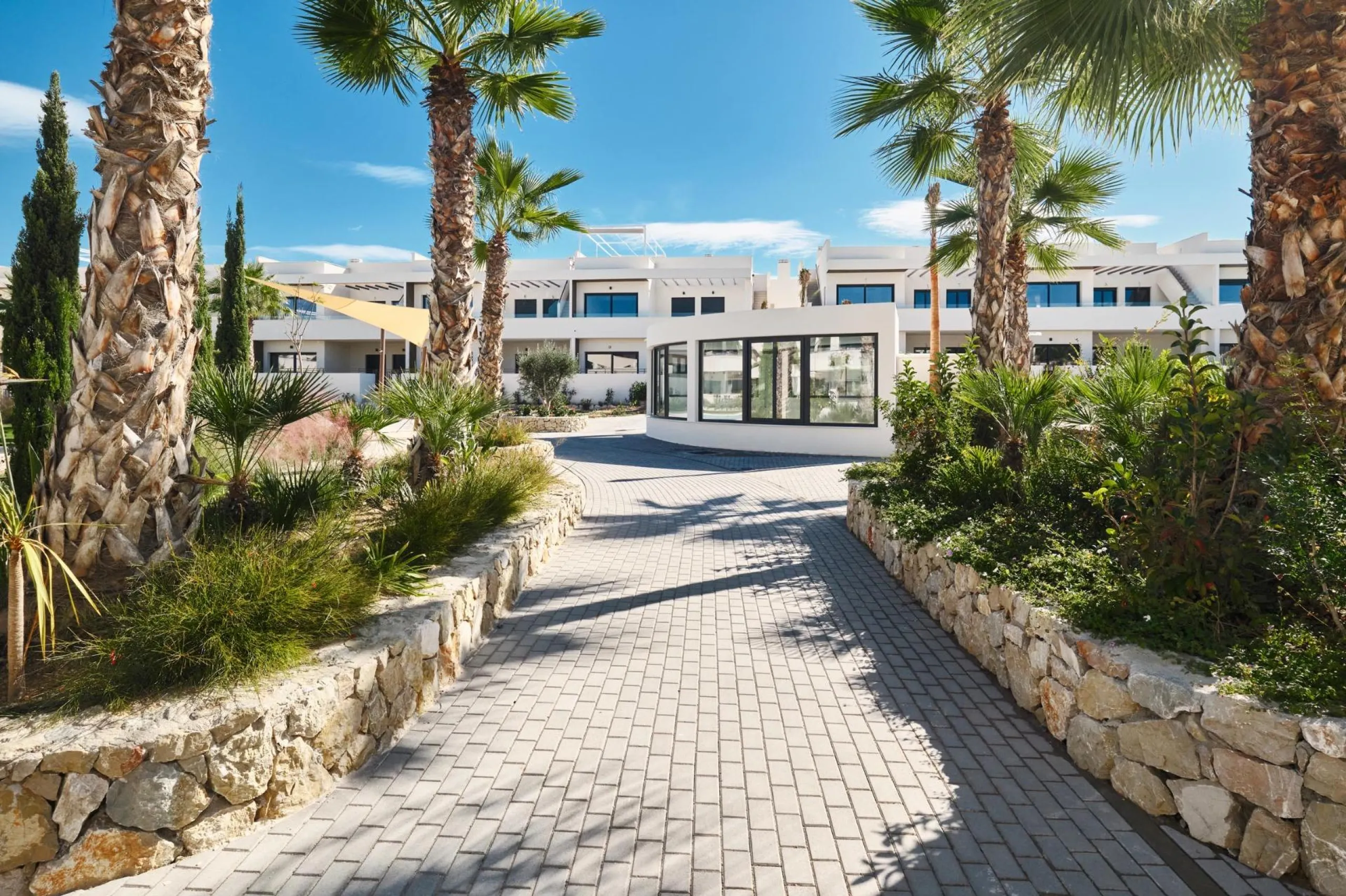 ¡Descubre tu paraíso en La Veleta, Torrevieja! 🌊🏡