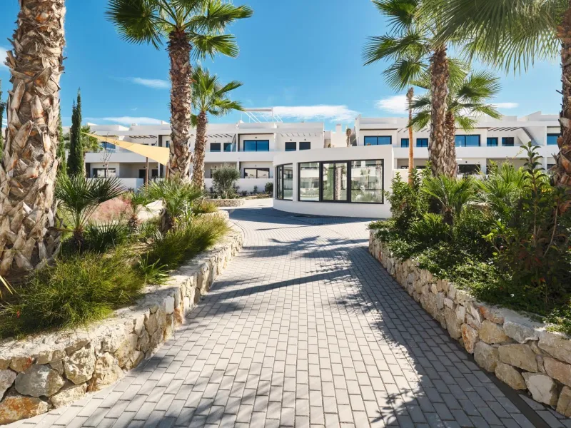 ¡Descubre tu paraíso en La Veleta, Torrevieja! 🌊🏡