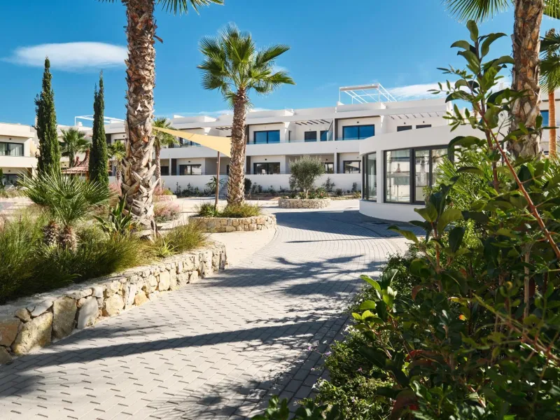 ¡Descubre tu paraíso en La Veleta, Torrevieja! 🌊🏡