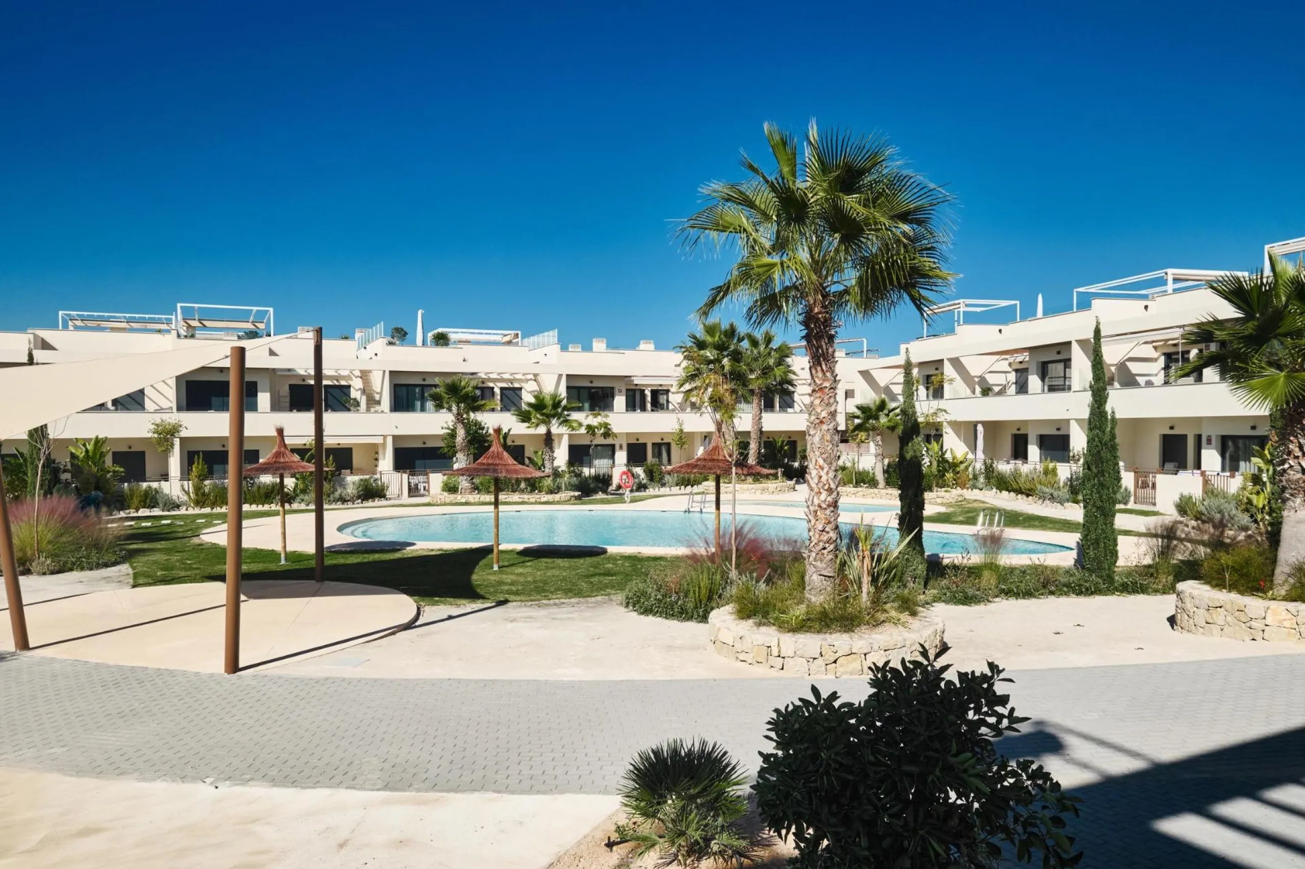 ¡Descubre tu paraíso en La Veleta, Torrevieja! 🌊🏡