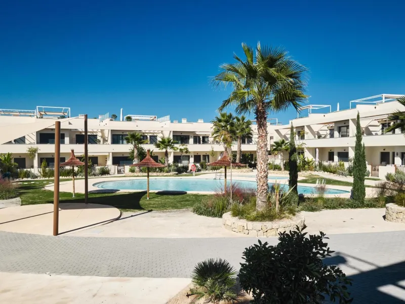 ¡Descubre tu paraíso en La Veleta, Torrevieja! 🌊🏡