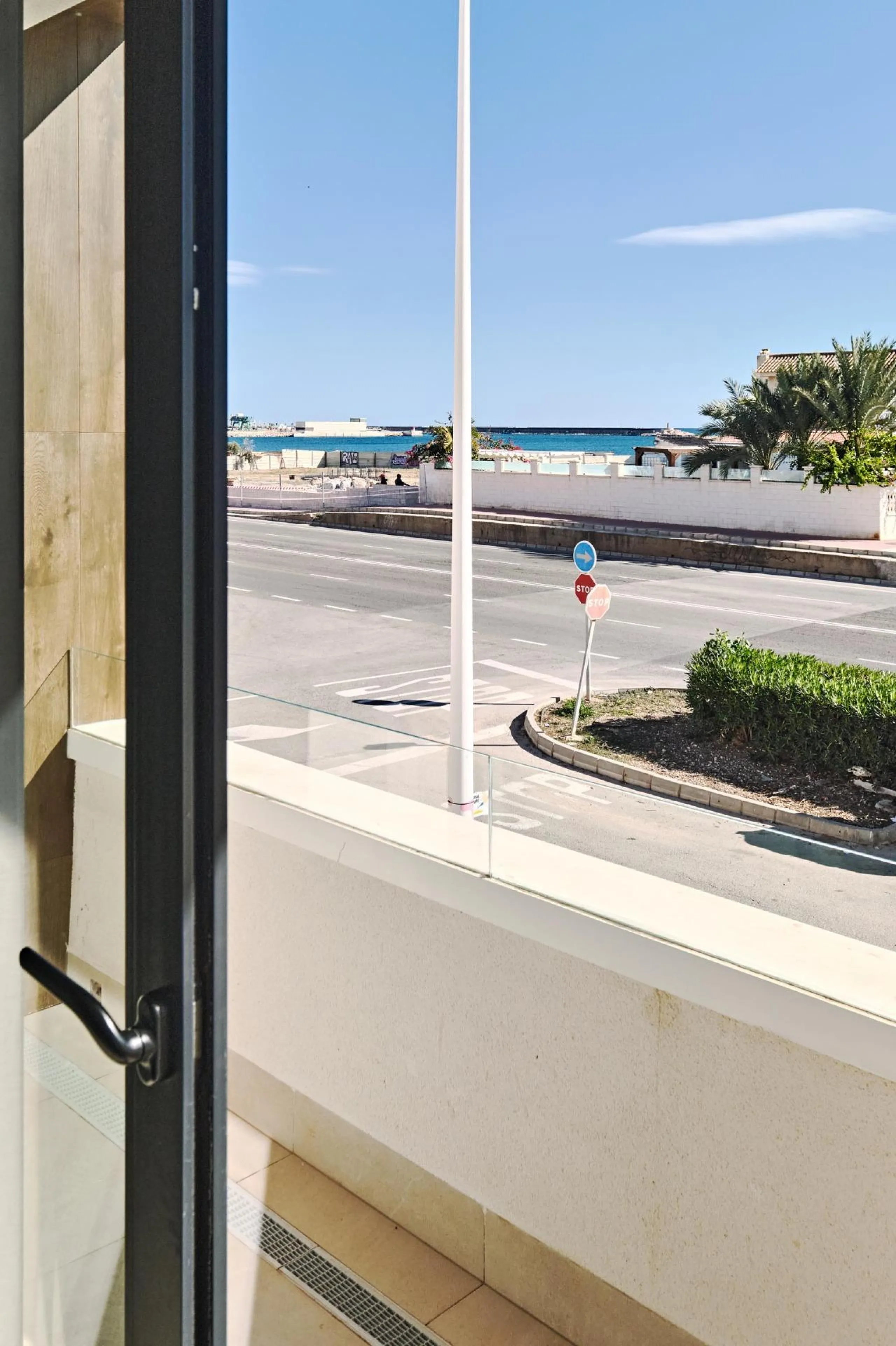 ¡Descubre tu paraíso en La Veleta, Torrevieja! 🌊🏡