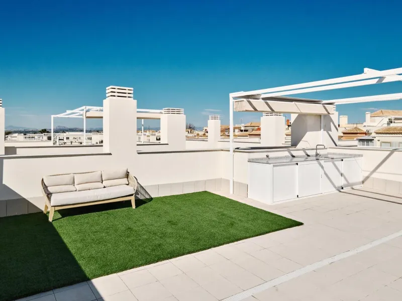 ¡Descubre tu paraíso en La Veleta, Torrevieja! 🌊🏡