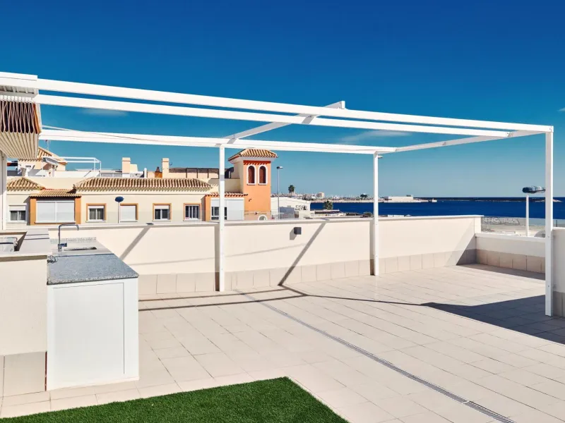 ¡Descubre tu paraíso en La Veleta, Torrevieja! 🌊🏡