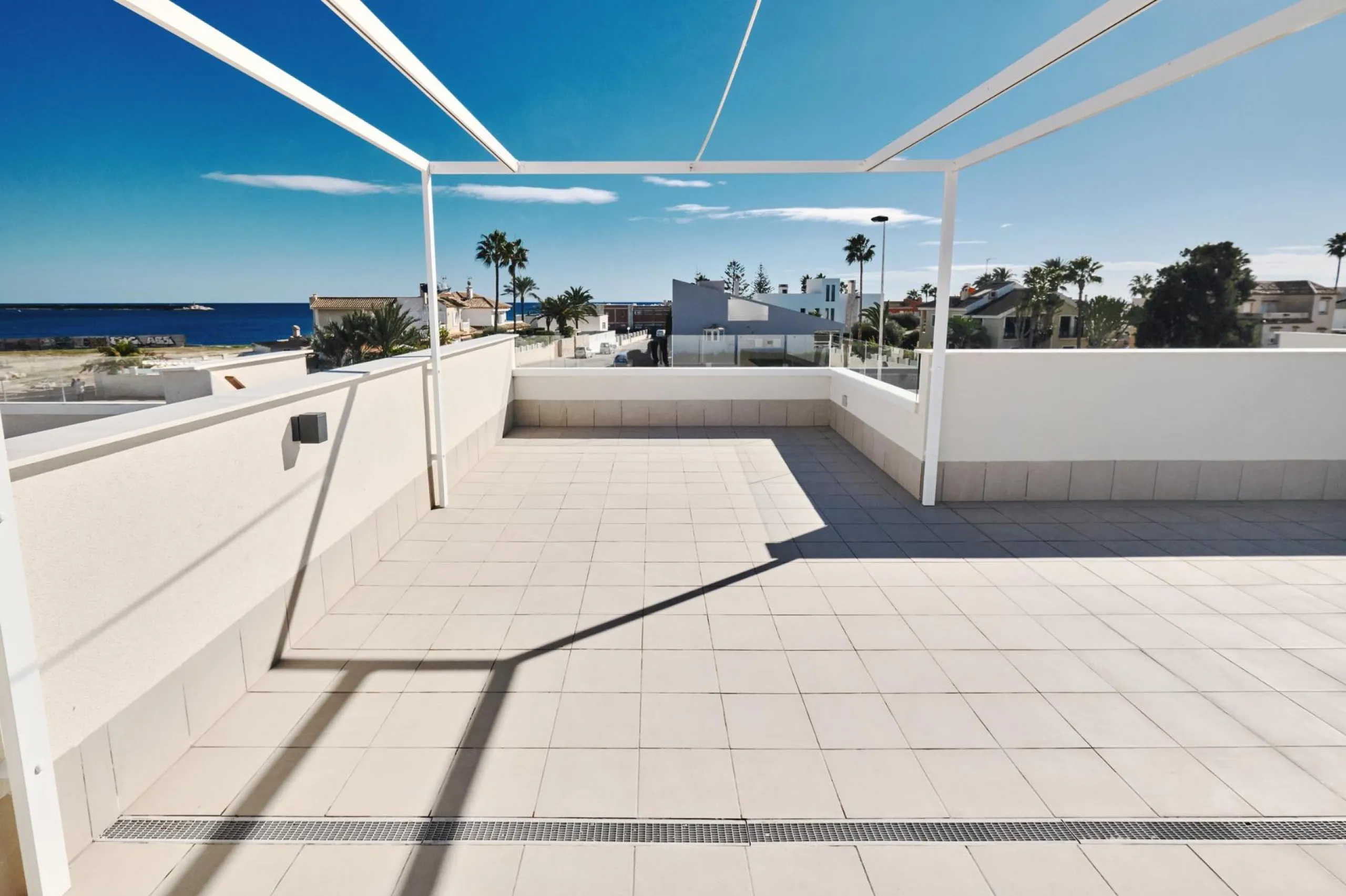 ¡Descubre tu paraíso en La Veleta, Torrevieja! 🌊🏡