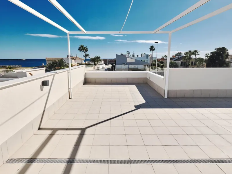 ¡Descubre tu paraíso en La Veleta, Torrevieja! 🌊🏡