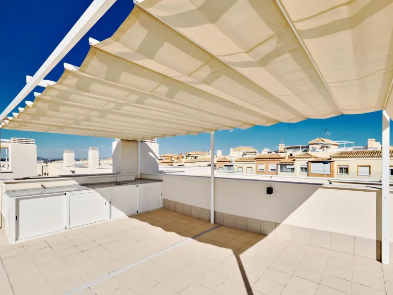 ¡Descubre tu paraíso en La Veleta, Torrevieja! 🌊🏡
