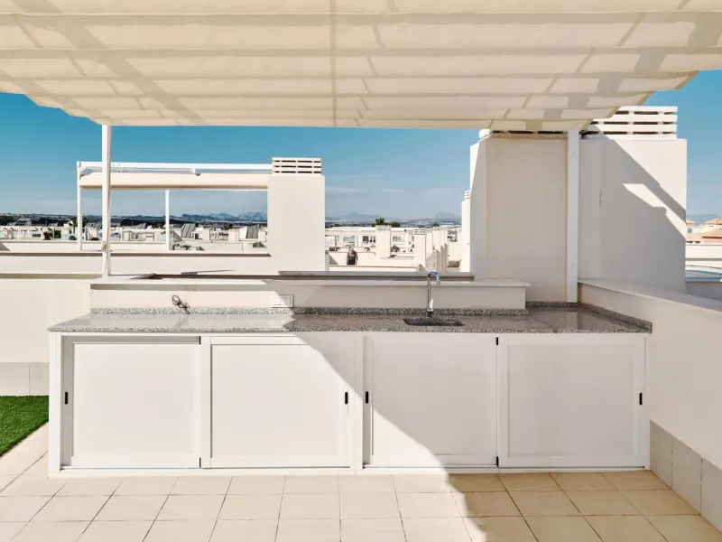 ¡Descubre tu paraíso en La Veleta, Torrevieja! 🌊🏡