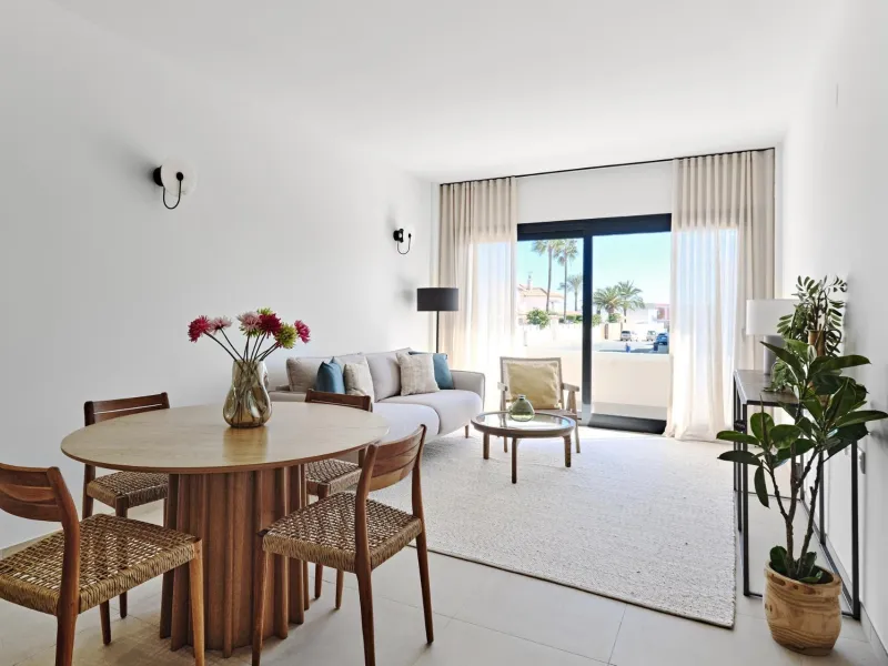 ¡Descubre tu paraíso en La Veleta, Torrevieja! 🌊🏡