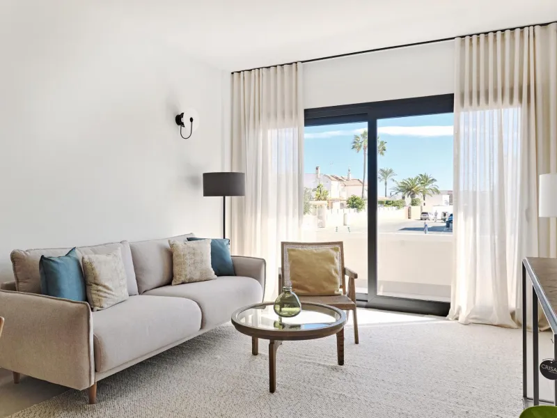 ¡Descubre tu paraíso en La Veleta, Torrevieja! 🌊🏡
