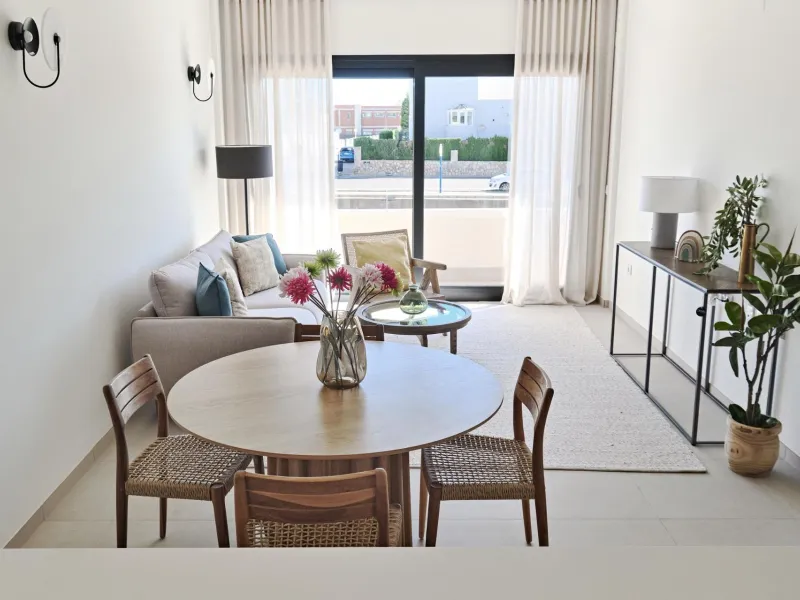 ¡Descubre tu paraíso en La Veleta, Torrevieja! 🌊🏡