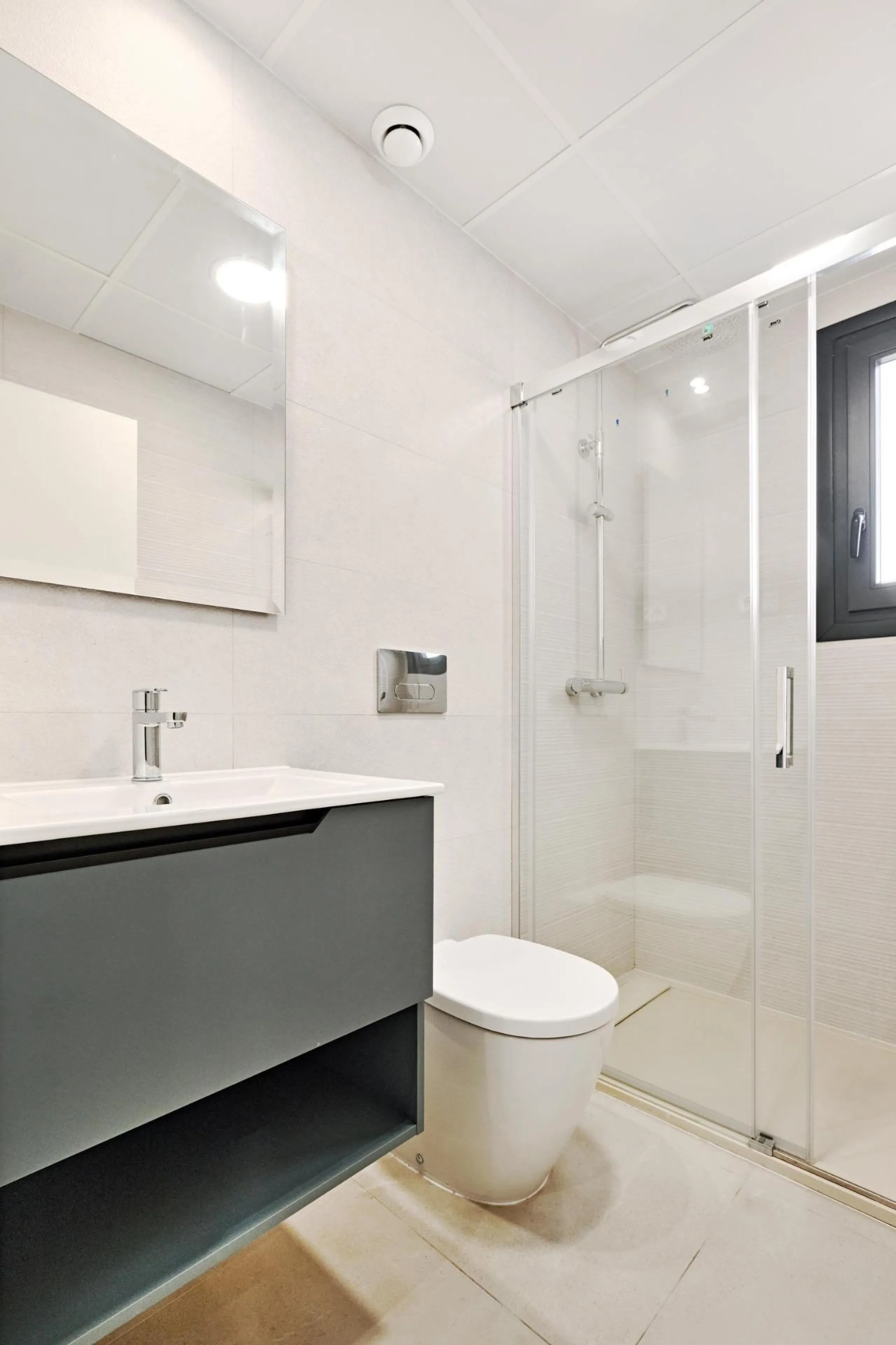 ¡Descubre tu paraíso en La Veleta, Torrevieja! 🌊🏡