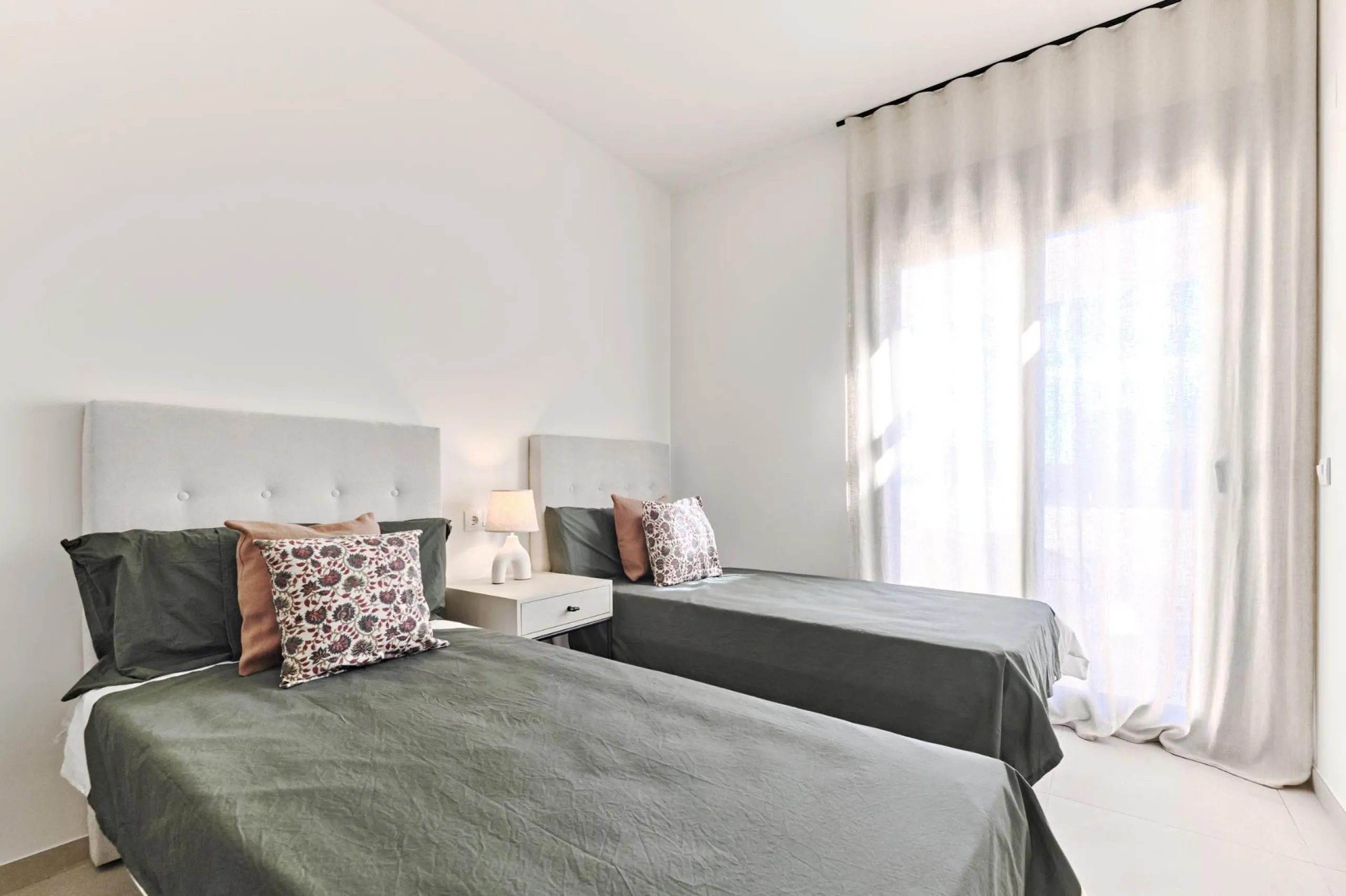 ¡Descubre tu paraíso en La Veleta, Torrevieja! 🌊🏡
