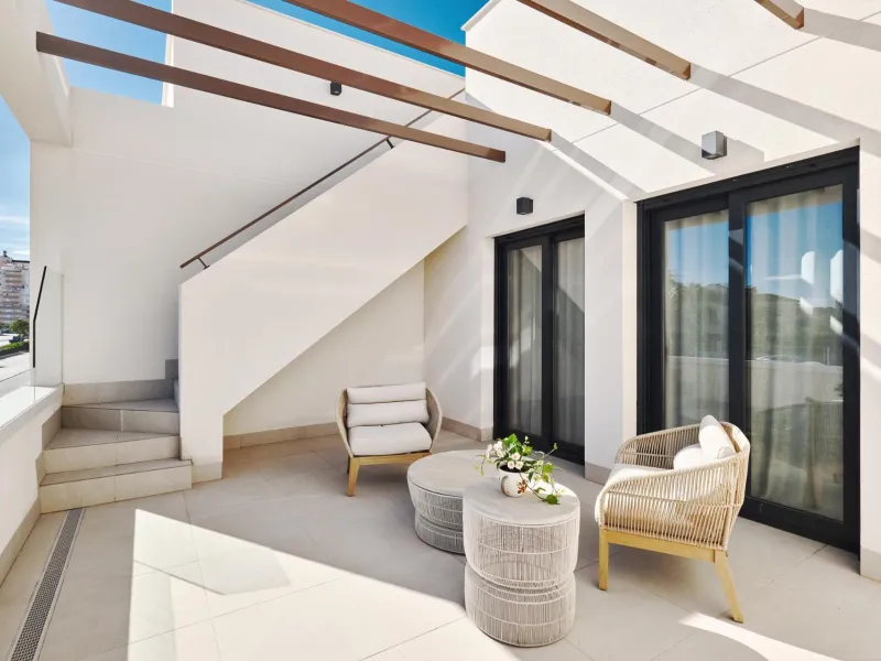 ¡Descubre tu paraíso en La Veleta, Torrevieja! 🌊🏡