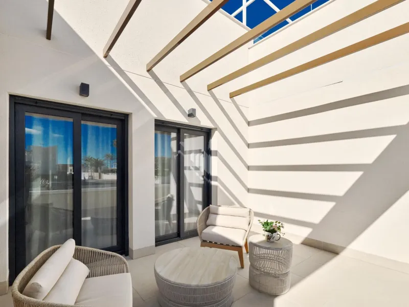 ¡Descubre tu paraíso en La Veleta, Torrevieja! 🌊🏡