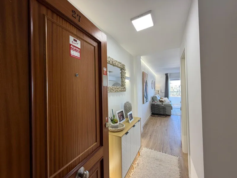 APARTAMENTO TOTALMENTE REFORMADO CON VISTAS AL MAR CON GARAJE+TRASTERO (OPCIONAL). 3 DORM. 2 BAÑOS. SUPERFICIE 92 M2.