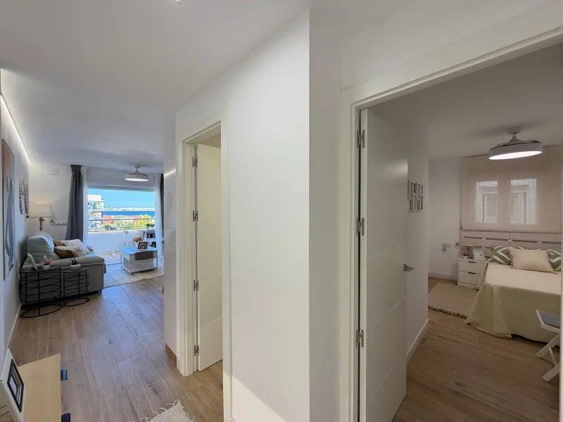 APARTAMENTO TOTALMENTE REFORMADO CON VISTAS AL MAR CON GARAJE+TRASTERO (OPCIONAL). 3 DORM. 2 BAÑOS. SUPERFICIE 92 M2.