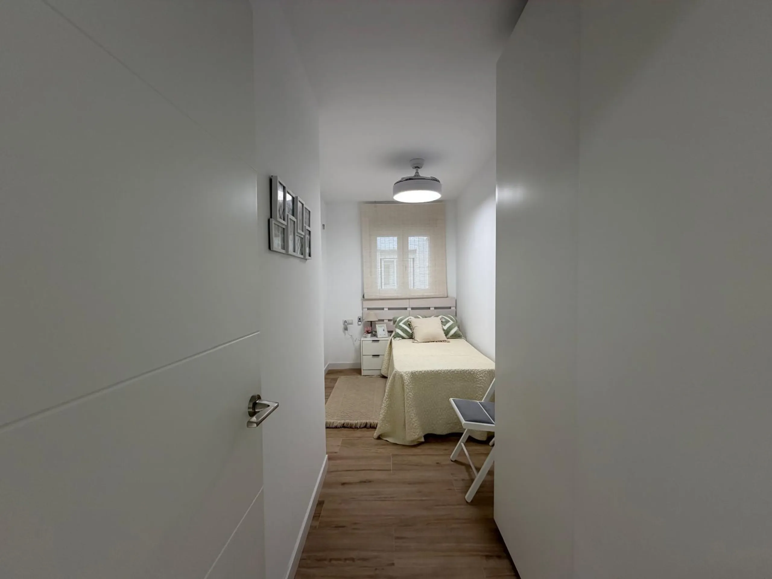 APARTAMENTO TOTALMENTE REFORMADO CON VISTAS AL MAR CON GARAJE+TRASTERO (OPCIONAL). 3 DORM. 2 BAÑOS. SUPERFICIE 92 M2.