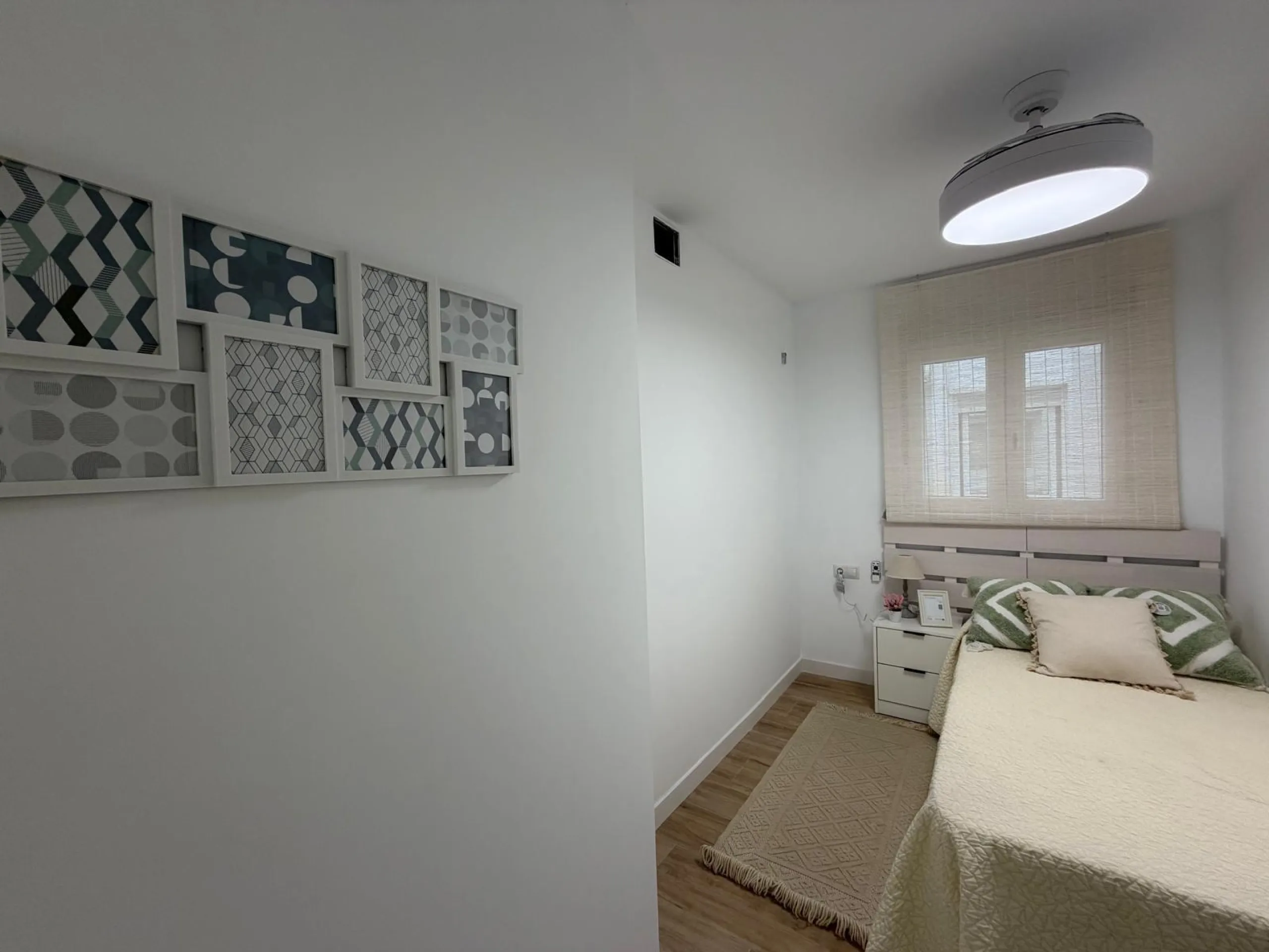 APARTAMENTO TOTALMENTE REFORMADO CON VISTAS AL MAR CON GARAJE+TRASTERO (OPCIONAL). 3 DORM. 2 BAÑOS. SUPERFICIE 92 M2.