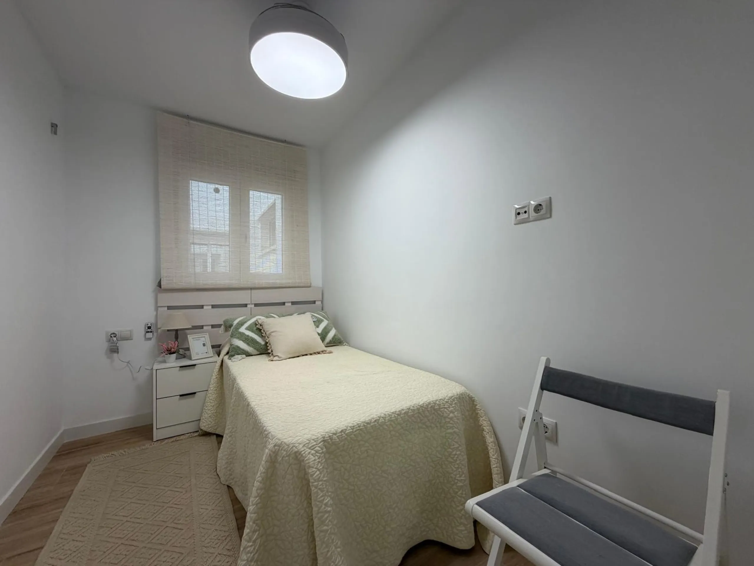APARTAMENTO TOTALMENTE REFORMADO CON VISTAS AL MAR CON GARAJE+TRASTERO (OPCIONAL). 3 DORM. 2 BAÑOS. SUPERFICIE 92 M2.