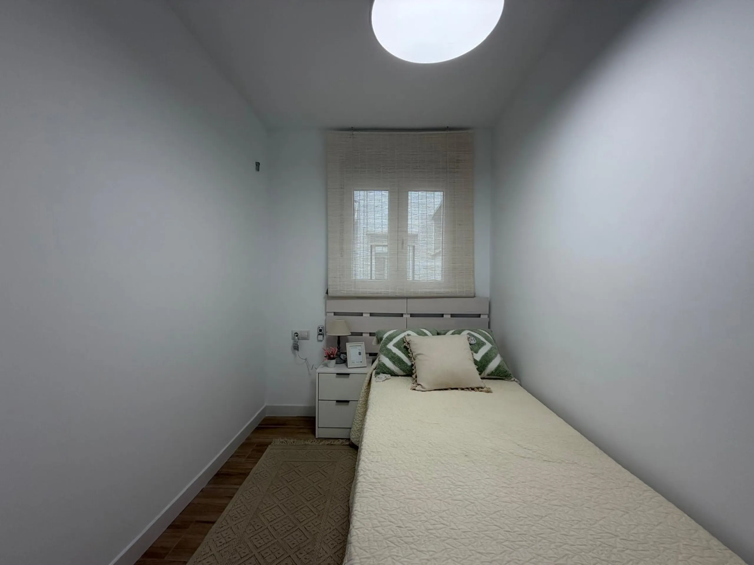 APARTAMENTO TOTALMENTE REFORMADO CON VISTAS AL MAR CON GARAJE+TRASTERO (OPCIONAL). 3 DORM. 2 BAÑOS. SUPERFICIE 92 M2.
