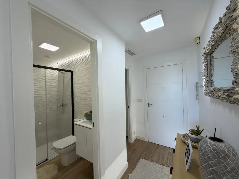 APARTAMENTO TOTALMENTE REFORMADO CON VISTAS AL MAR CON GARAJE+TRASTERO (OPCIONAL). 3 DORM. 2 BAÑOS. SUPERFICIE 92 M2.