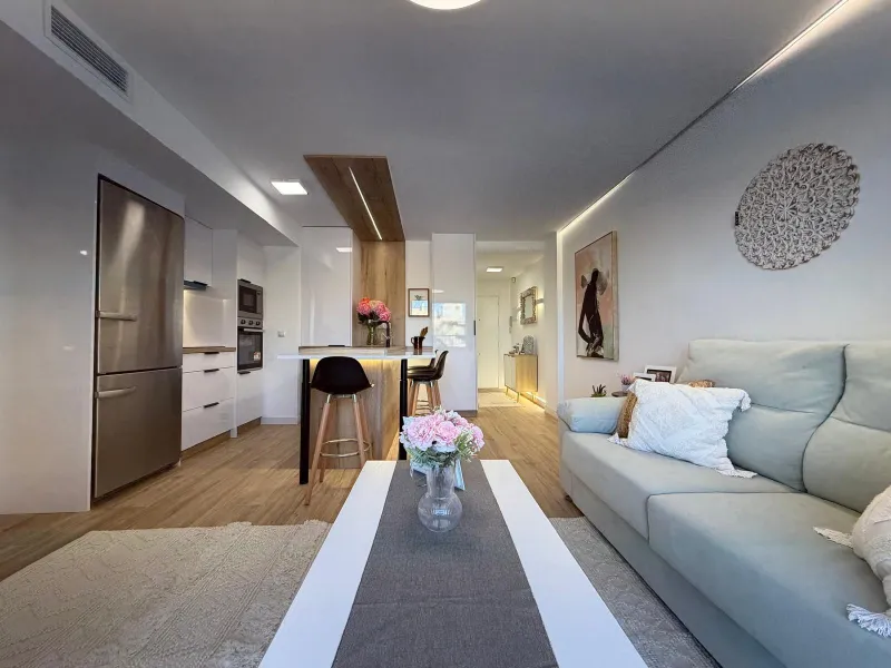 APARTAMENTO TOTALMENTE REFORMADO CON VISTAS AL MAR CON GARAJE+TRASTERO (OPCIONAL). 3 DORM. 2 BAÑOS. SUPERFICIE 92 M2.