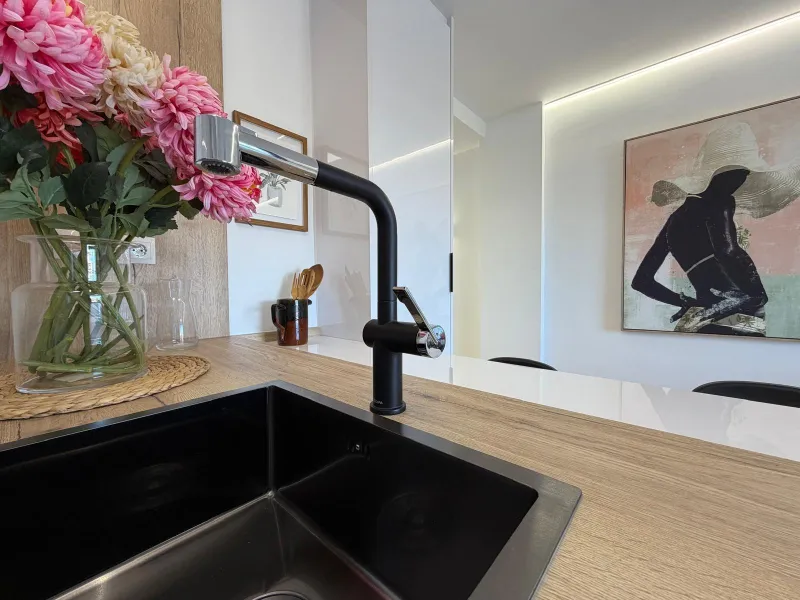APARTAMENTO TOTALMENTE REFORMADO CON VISTAS AL MAR CON GARAJE+TRASTERO (OPCIONAL). 3 DORM. 2 BAÑOS. SUPERFICIE 92 M2.