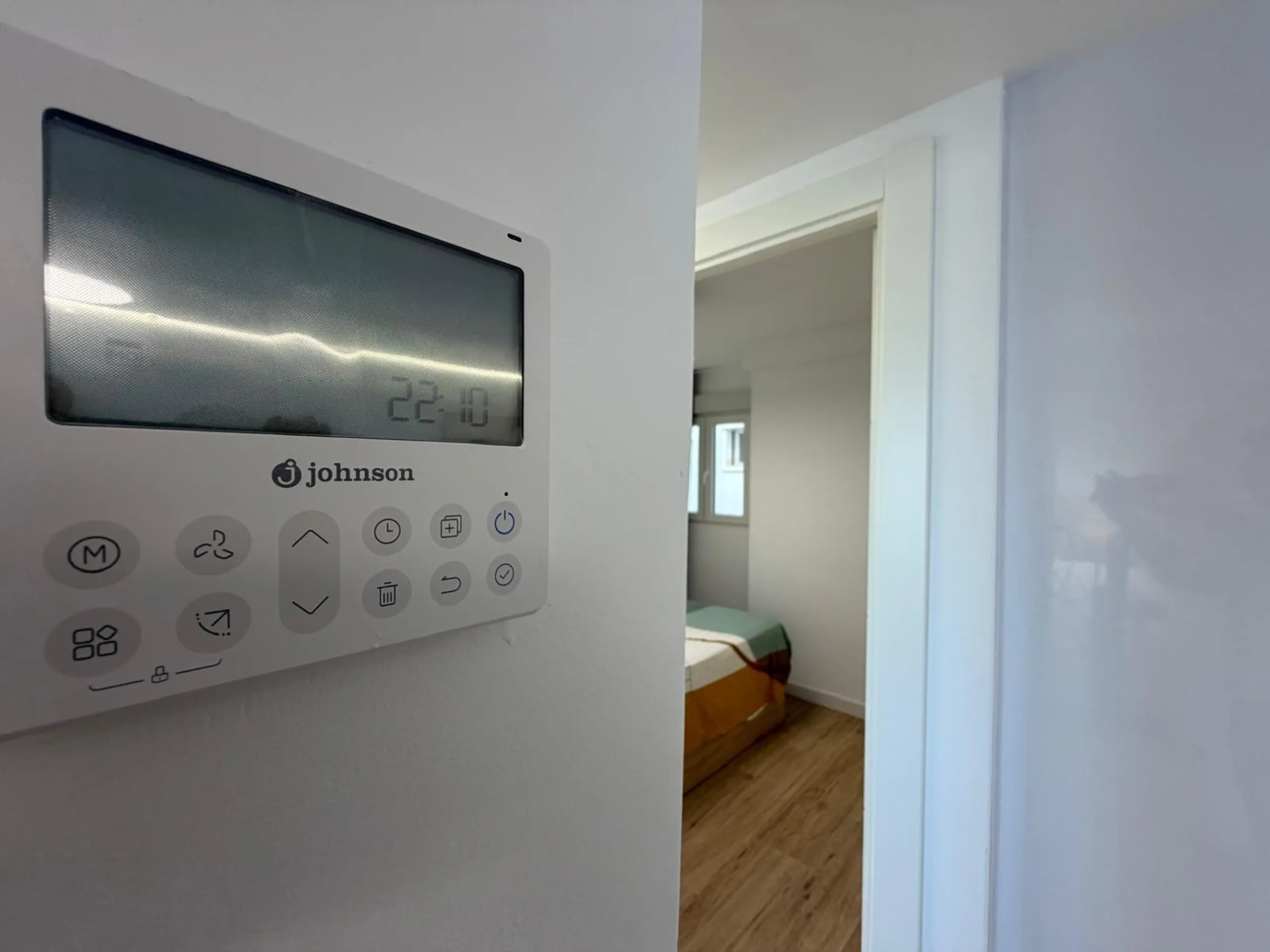 APARTAMENTO TOTALMENTE REFORMADO CON VISTAS AL MAR CON GARAJE+TRASTERO (OPCIONAL). 3 DORM. 2 BAÑOS. SUPERFICIE 92 M2.