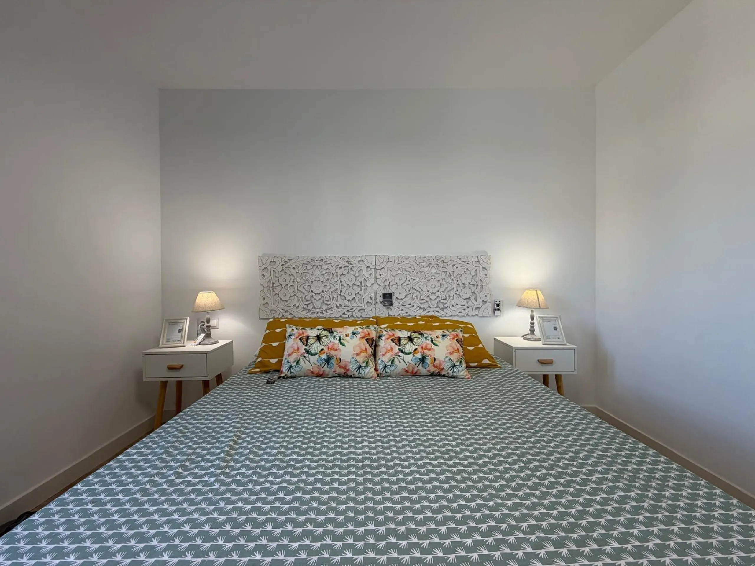 APARTAMENTO TOTALMENTE REFORMADO CON VISTAS AL MAR CON GARAJE+TRASTERO (OPCIONAL). 3 DORM. 2 BAÑOS. SUPERFICIE 92 M2.