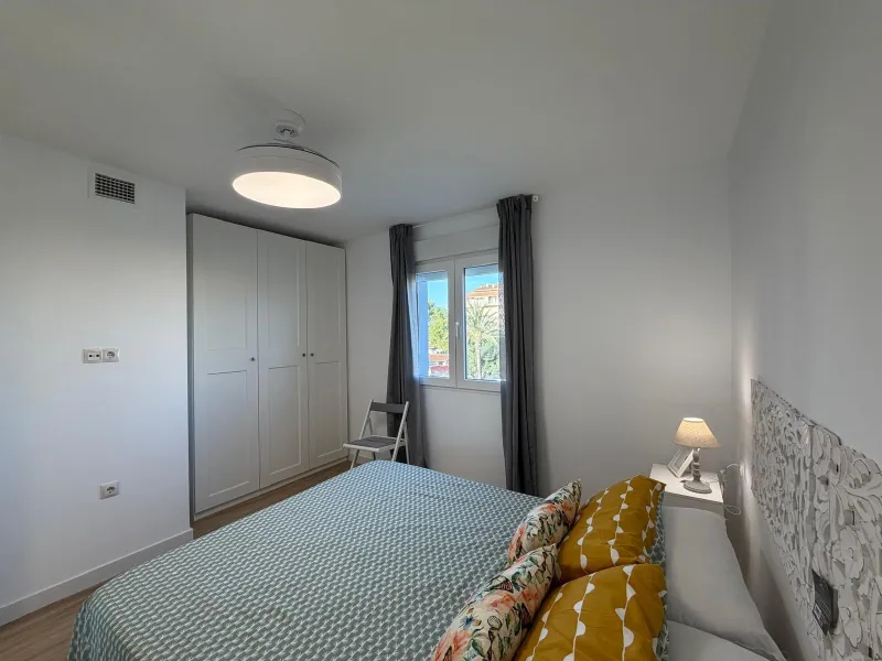 APARTAMENTO TOTALMENTE REFORMADO CON VISTAS AL MAR CON GARAJE+TRASTERO (OPCIONAL). 3 DORM. 2 BAÑOS. SUPERFICIE 92 M2.
