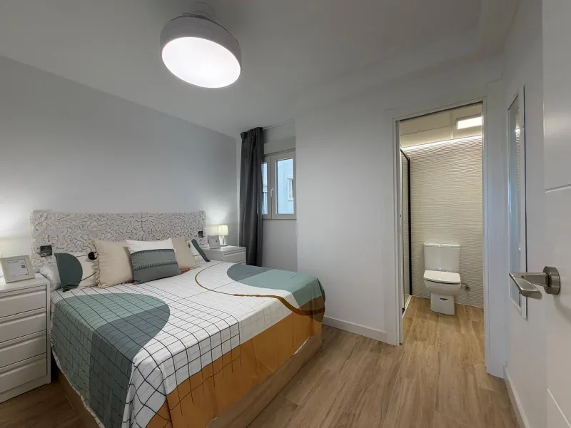 APARTAMENTO TOTALMENTE REFORMADO CON VISTAS AL MAR CON GARAJE+TRASTERO (OPCIONAL). 3 DORM. 2 BAÑOS. SUPERFICIE 92 M2.