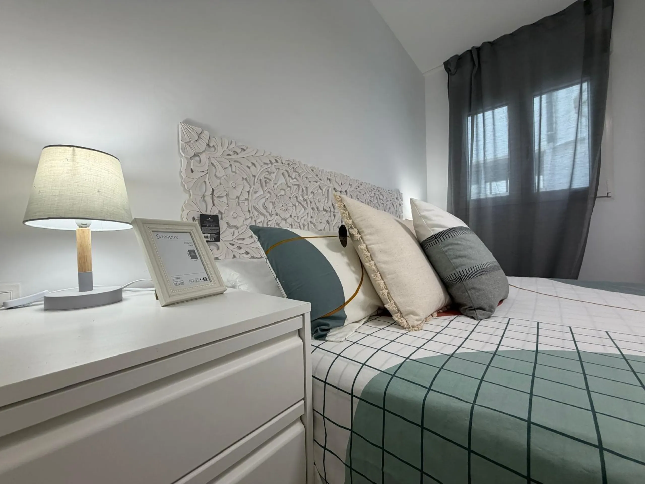 APARTAMENTO TOTALMENTE REFORMADO CON VISTAS AL MAR CON GARAJE+TRASTERO (OPCIONAL). 3 DORM. 2 BAÑOS. SUPERFICIE 92 M2.