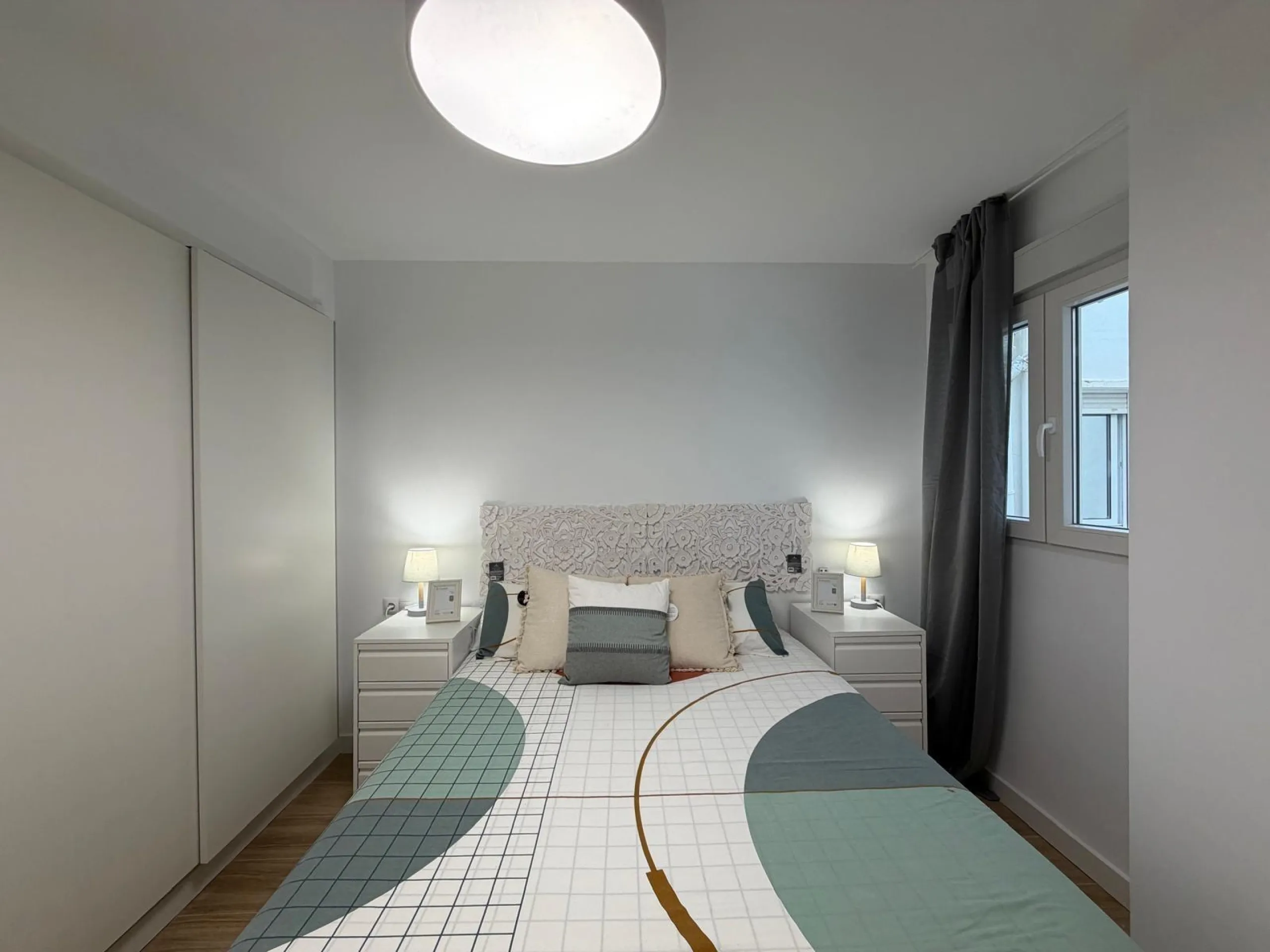 APARTAMENTO TOTALMENTE REFORMADO CON VISTAS AL MAR CON GARAJE+TRASTERO (OPCIONAL). 3 DORM. 2 BAÑOS. SUPERFICIE 92 M2.