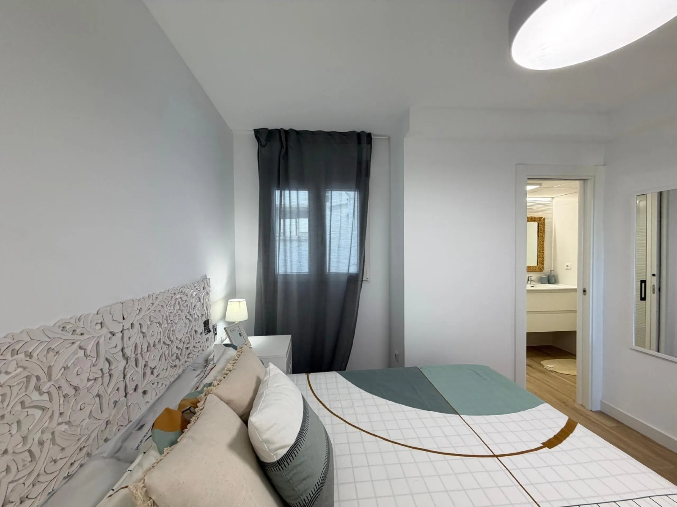APARTAMENTO TOTALMENTE REFORMADO CON VISTAS AL MAR CON GARAJE+TRASTERO (OPCIONAL). 3 DORM. 2 BAÑOS. SUPERFICIE 92 M2.