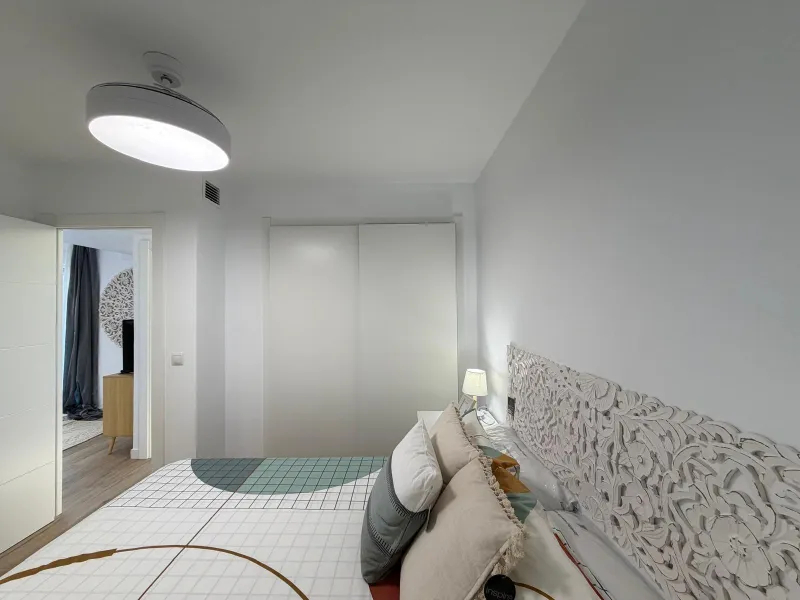 APARTAMENTO TOTALMENTE REFORMADO CON VISTAS AL MAR CON GARAJE+TRASTERO (OPCIONAL). 3 DORM. 2 BAÑOS. SUPERFICIE 92 M2.