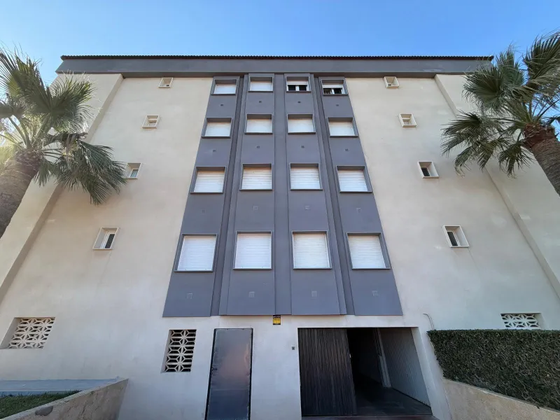 APARTAMENTO TOTALMENTE REFORMADO CON VISTAS AL MAR CON GARAJE+TRASTERO (OPCIONAL). 3 DORM. 2 BAÑOS. SUPERFICIE 92 M2.